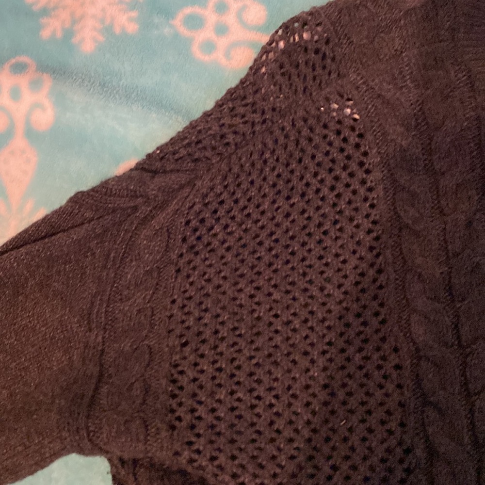 Pattern Designed sweater - Picture 3 of 3
